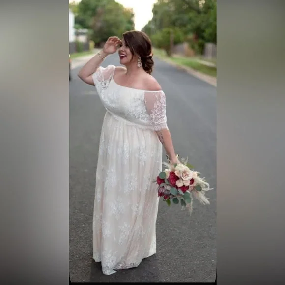 Lace Wedding Dress - Picture 5 of 5